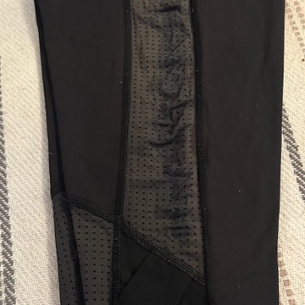 Lululemon Black Athletic Crops Mesh Wrap Detail Blue Waistband - Picture 4 of 6